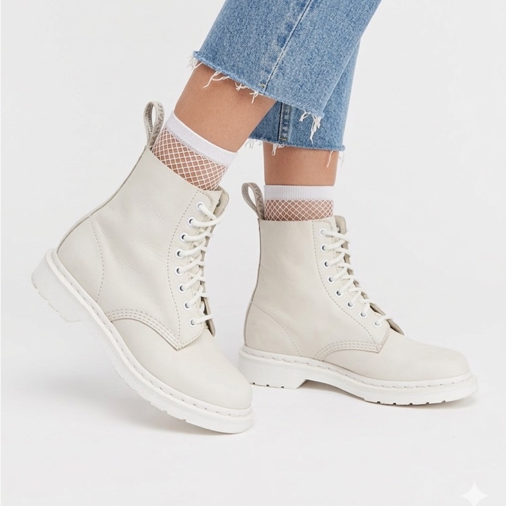 Dr. Martens 1460 Pascal Mono, White Leather, Women’s size 7, Excellent condition